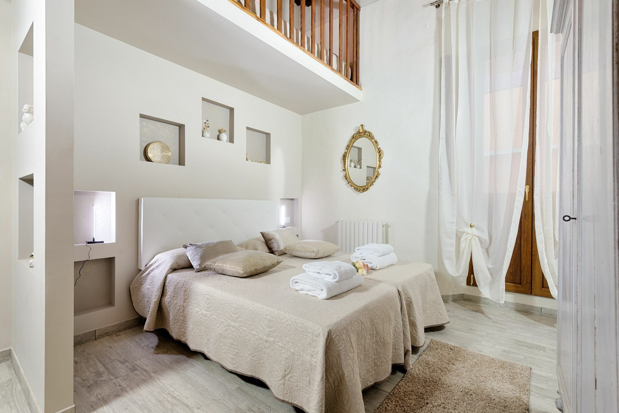 Santa Croce Cathedral By Mmega Apartamento *